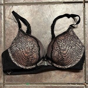VS Bombshell Plunge with back strap detailing